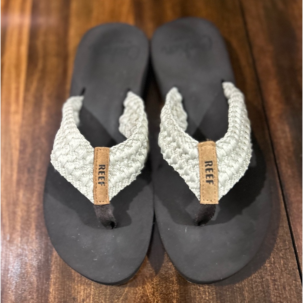 REEF EUC Women's Black and Cream Crocheted Sandals Size 8